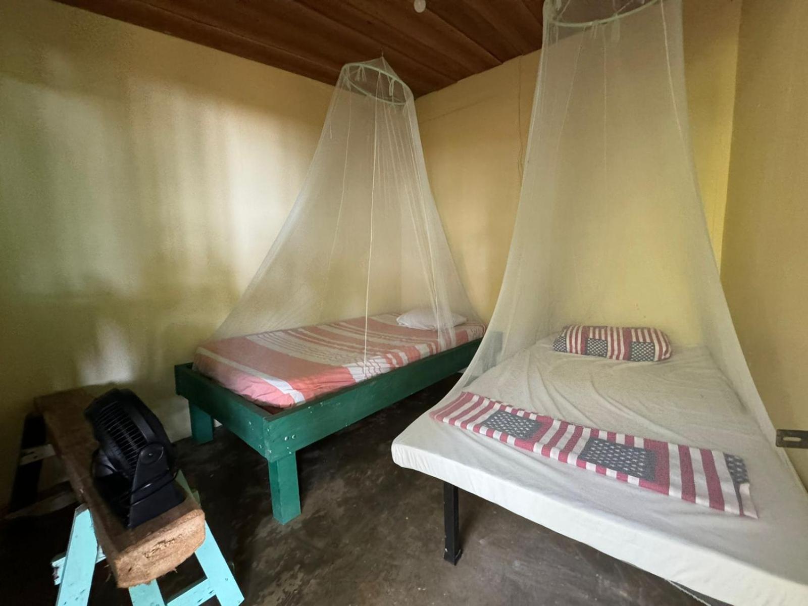 Casa Mamre Hostel Cahuita Exterior photo