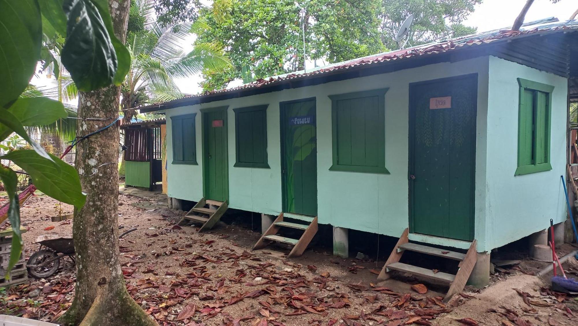 Casa Mamre Hostel Cahuita Exterior photo