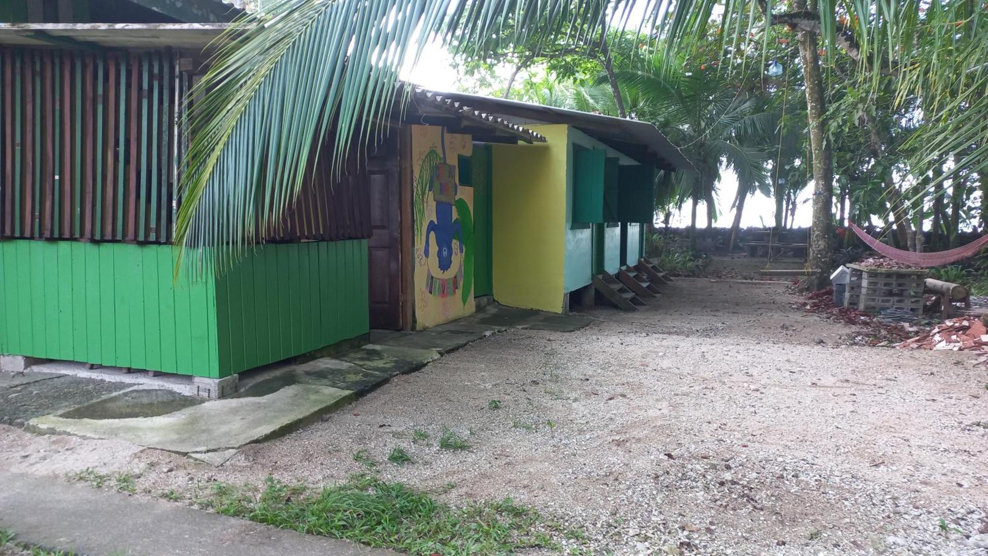 Casa Mamre Hostel Cahuita Exterior photo